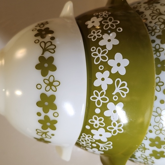 Vintage Pyrex primary Avocado color Cinderella nesting mixing bowl 444-4qt … - Picture 3 of 10